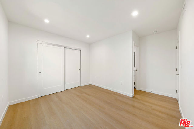 954 North San Vicente Boulevard, 6 photo 14