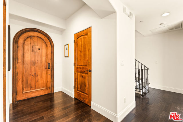 851 19th Street, Santa Monica CA: https://media.crmls.org/mediaz/97858773-6132-4775-9dac-b8ce0a7c9918.jpg