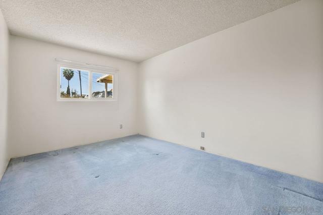 152 Leoma Ln, Chula Vista CA: https://media.crmls.org/mediaz/9785df66-8ecb-47e3-9786-d1e6abd69586.jpg