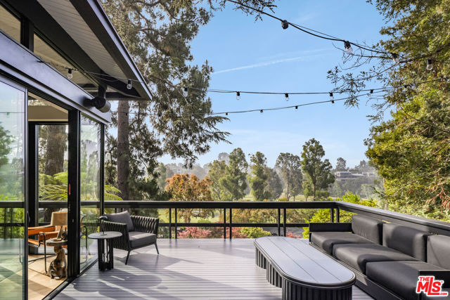 900 Napoli Drive, Pacific Palisades CA: https://media.crmls.org/mediaz/9785f972-3874-44d1-9a54-28c8cf2df1de.jpg