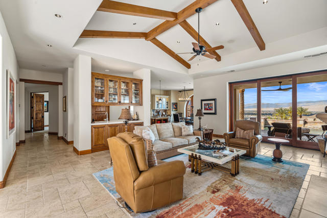 31 Hillcrest Drive, Rancho Mirage CA: https://media.crmls.org/mediaz/9786d774-74ff-4960-a032-5dbae95408ce.jpg
