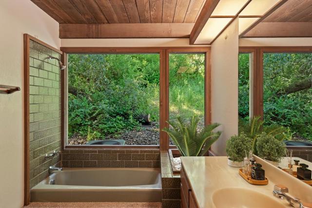 40 Deer Path Drive, Portola Valley CA: https://media.crmls.org/mediaz/978707d0-6a10-48f4-bdd1-b700063cb46b.jpg