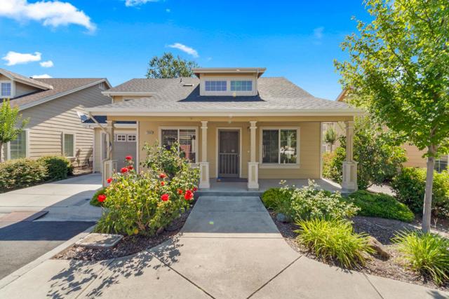 1544 Rosette Way, Gilroy CA: https://media.crmls.org/mediaz/978766fc-fe95-4c37-8c81-06e93cf0d382.jpg