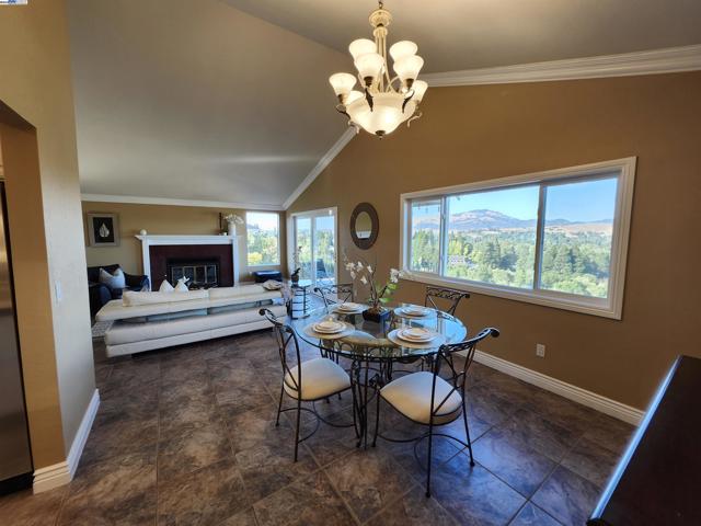 1823 Mockingbird Pl, Danville CA: https://media.crmls.org/mediaz/9787678c-3528-4339-9f82-8e602d596e0f.jpg