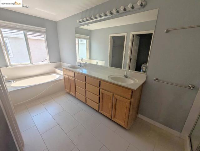 4958 Bay View CIR, Stockton CA: https://media.crmls.org/mediaz/9787908d-b5de-42da-988b-0b04b2bbc0ed.jpg