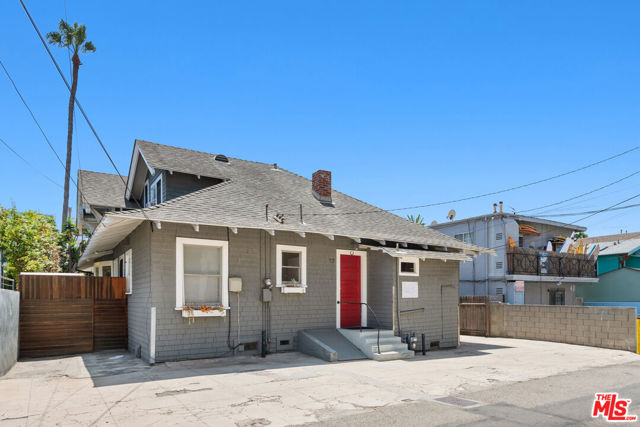 45 Breeze Avenue, Venice CA: https://media.crmls.org/mediaz/9787a08c-7946-4c58-aea3-4fb1eea460bb.jpg