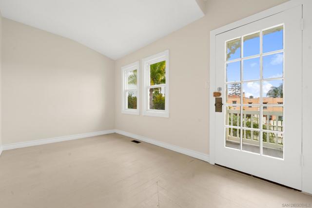 2104 Diamond St, San Diego CA: https://media.crmls.org/mediaz/9787dc77-a022-4594-8fb4-516a6ccfa7ce.jpg