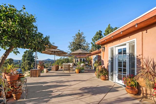 10009 Anoel Court, Spring Valley CA: https://media.crmls.org/mediaz/978830f7-e52e-4086-872e-9dc631ebba5e.jpg