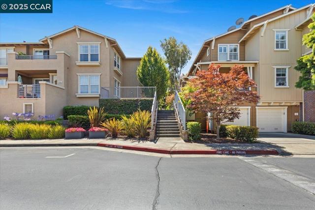 1582 Chandler St, Oakland CA: https://media.crmls.org/mediaz/97895634-bc14-41a3-9554-7d9b7ae29191.jpg