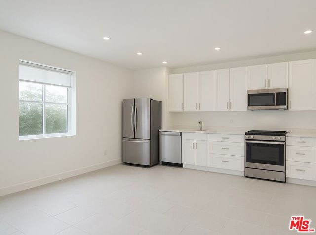 834 S Shenandoah Street, Los Angeles CA: https://media.crmls.org/mediaz/97898b59-df43-4bc8-8555-d4eca8bc1cb2.jpg