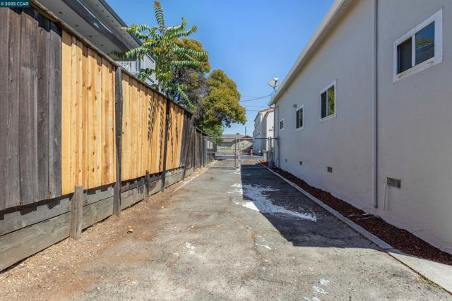 517 W 6th Street, Antioch CA: https://media.crmls.org/mediaz/97899ae2-0b1b-4c67-8441-dd095b197e2d.jpg