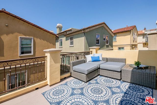 239 Irena Avenue, Redondo Beach, California 90277, 4 Bedrooms Bedrooms, ,3 BathroomsBathrooms,Residential,Sold,Irena,21781716