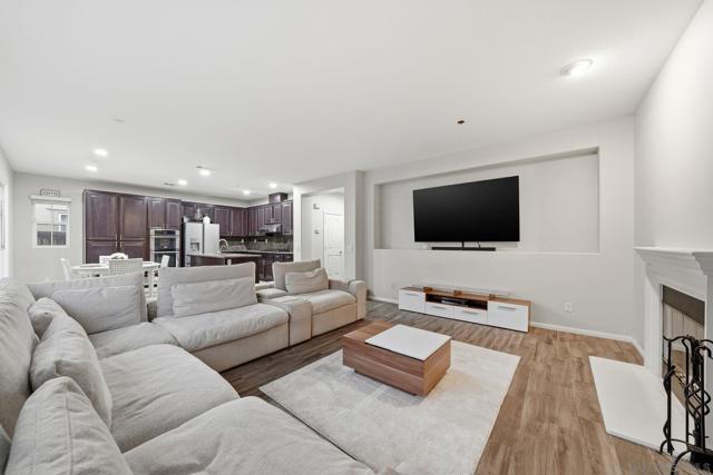 2923 Oro Blanco Cir, Escondido CA: https://media.crmls.org/mediaz/978a06e2-8490-4a18-920a-2370fc22daae.jpg