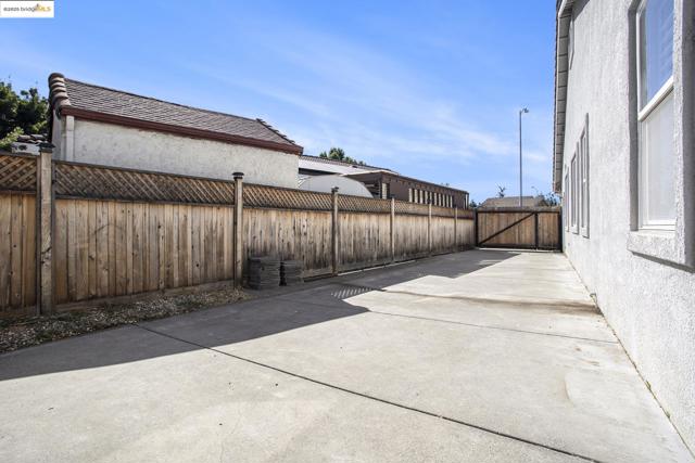 1018 Alouette Pl, Vacaville CA: https://media.crmls.org/mediaz/978a1732-68dd-4b18-ab30-a7a8c5e11a1c.jpg