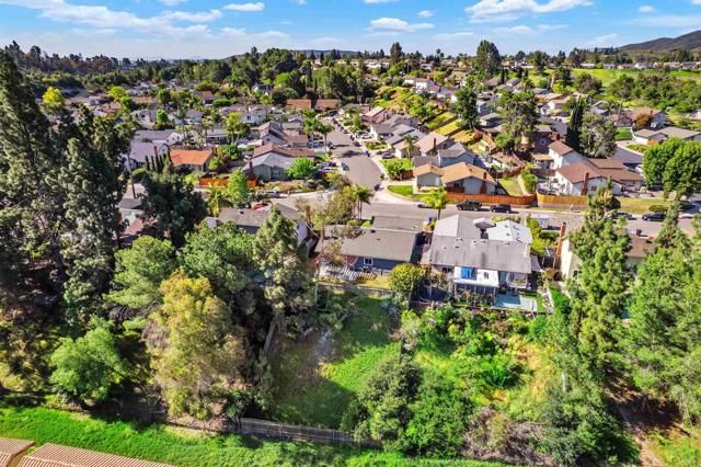 15576 Paseo Ajanta, San Diego CA: https://media.crmls.org/mediaz/978aaf51-e4bf-4c4e-bc35-bf28ce49c79b.jpg
