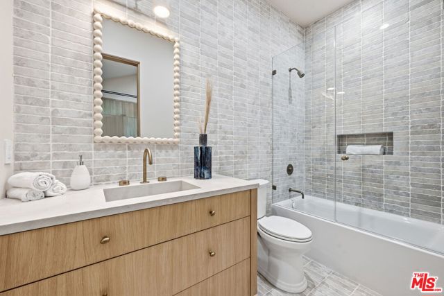 5 Bed Home for Sale in Encino, California