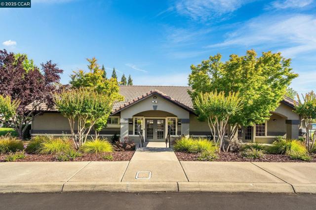 4040 Westminster Pl, Danville CA: https://media.crmls.org/mediaz/978ae7fe-42b0-4e9e-91ad-799b08fe595a.jpg