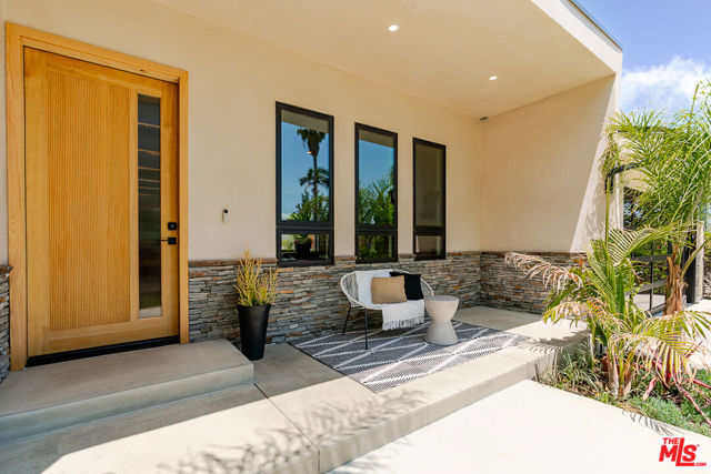 11559 La Maida Street, Valley Village CA: https://media.crmls.org/mediaz/978b96ba-5d66-4250-9a7b-9288dcc98612.jpg