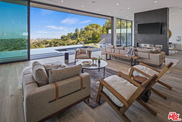 Drew Fenton | 2304 Donella Circle Los Angeles CA | MLS: 7392445