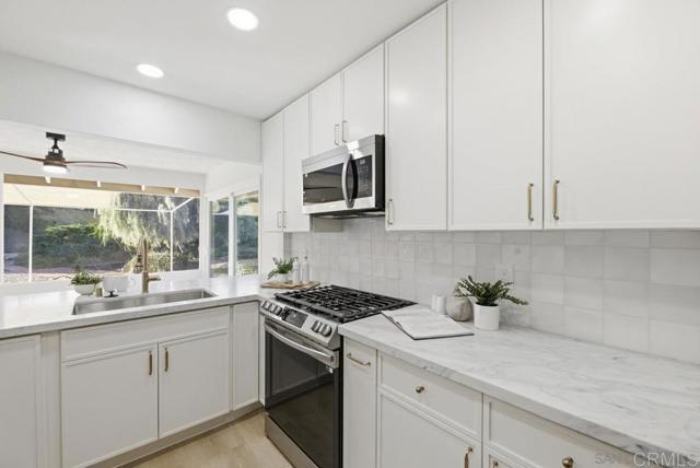 Detail Gallery Image 27 of 37 For 12209 Casero Pl, San Diego,  CA 92128 - 2 Beds | 2 Baths