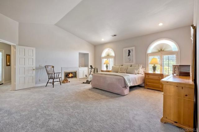 Image 23 of 47 For 4949 San Jacinto Circle West
