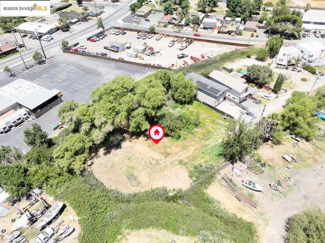 424 Park Ln, Bethel Island CA: https://media.crmls.org/mediaz/978c741b-af13-4165-98a1-0db0df4d7008.jpg