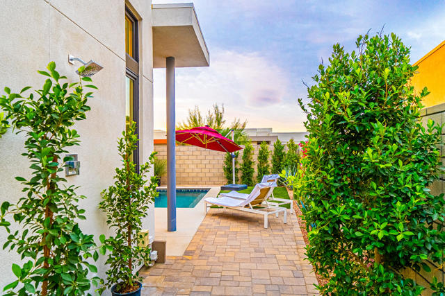814 Nugget Lane, Palm Springs CA: https://media.crmls.org/mediaz/978c74de-3bfb-4d7a-86d4-f96820b57add.jpg