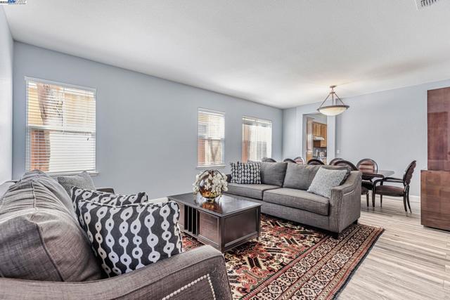 799 Ellerbrook St, Mountain House CA: https://media.crmls.org/mediaz/978cb16b-8d45-42ca-825b-54da5628ebc6.jpg