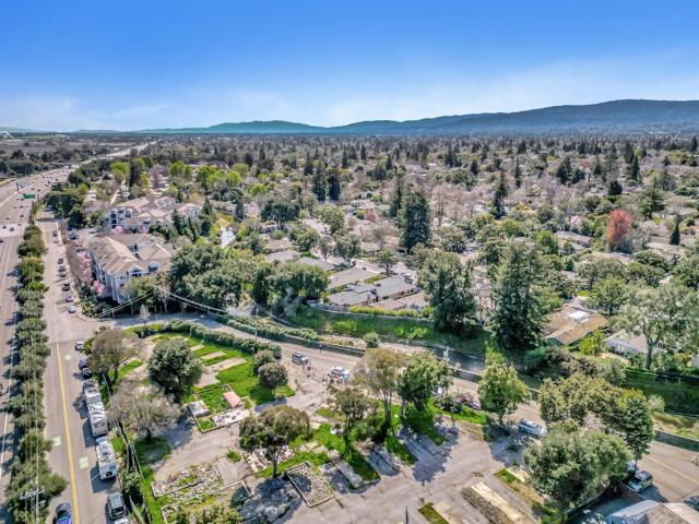 1893 Woodland Avenue, East Palo Alto CA: https://media.crmls.org/mediaz/978ce8ac-2eaf-4238-b877-d5834a402926.jpg