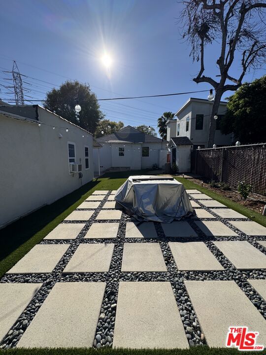 https://media.crmls.org/mediaz/978d2b63-87ac-4485-9fb0-7e05f54fd60f.jpg?preset=X-Large