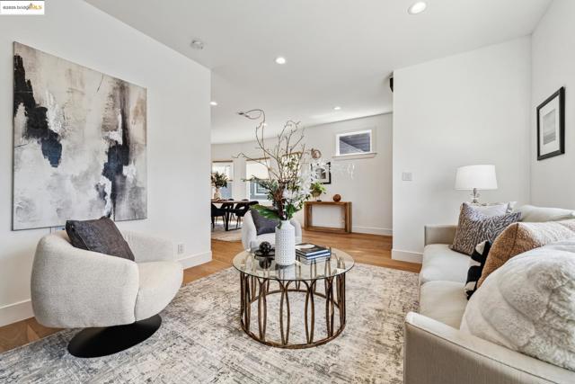 934 Apgar St, Oakland CA: https://media.crmls.org/mediaz/978d9abb-4f11-4717-b544-d06126e8544c.jpg