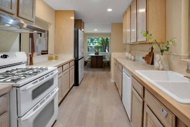 2685 Custer Drive, San Jose CA: https://media.crmls.org/mediaz/978dd36d-0c73-4f29-bb17-f21eae45d3d1.jpg