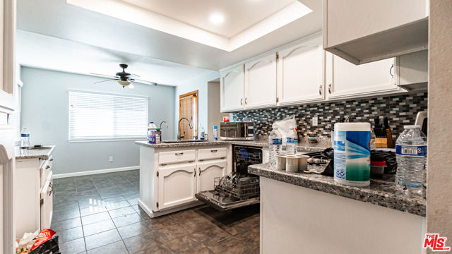 26665 Lakeview Drive, Helendale CA: https://media.crmls.org/mediaz/978f340c-e9bc-412d-8866-1dad60a9c995.jpg