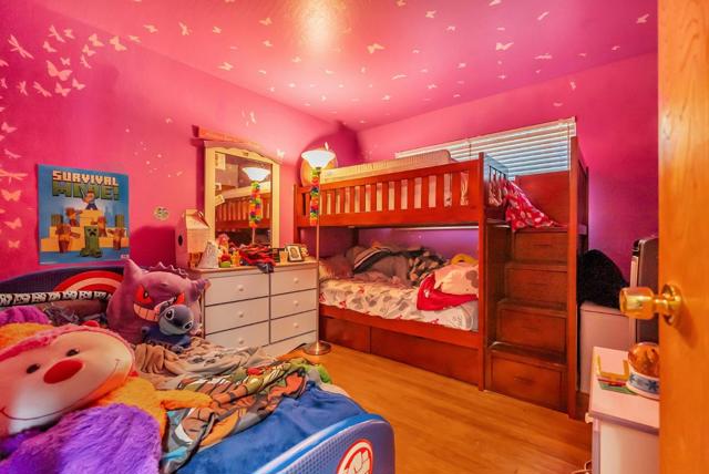 33 Woodcliff Court, Oakland CA: https://media.crmls.org/mediaz/97903309-1a51-4d15-9c70-a48a7777ff8a.jpg