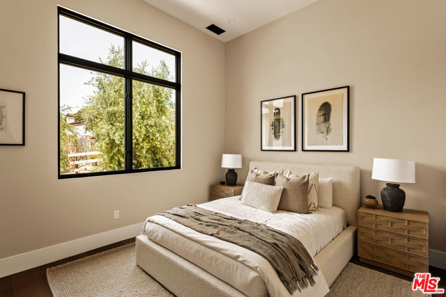 26719 Mulholland Highway, Calabasas CA: https://media.crmls.org/mediaz/97904650-b88c-4f58-a6cf-7074345236a7.jpg