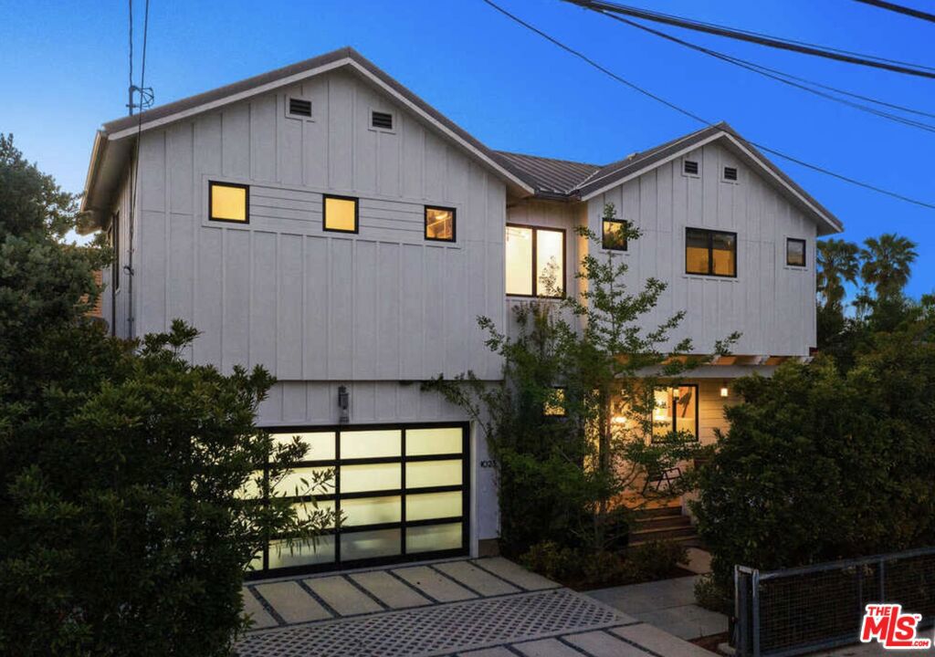 1023 Superba Avenue