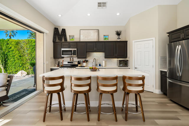 48170 Hjorth Street, Indio CA: https://media.crmls.org/mediaz/979085ee-ee02-482e-9d54-0a24c01ede0f.jpg