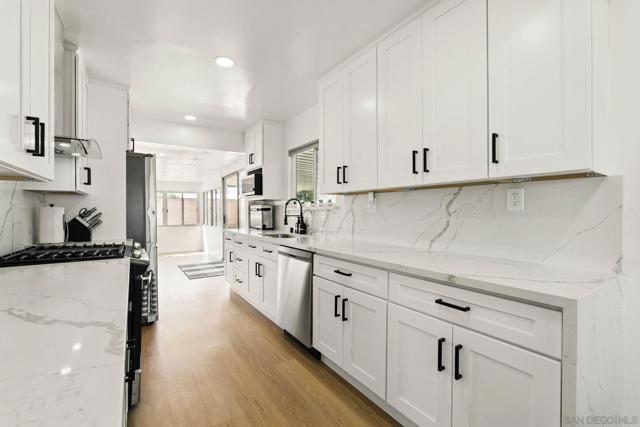 4862 Kesling Ct, San Diego CA: https://media.crmls.org/mediaz/97908cb2-74dc-43b4-a129-52aed4c19988.jpg