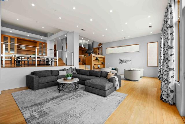 103 Diablo Dr, Oakland CA: https://media.crmls.org/mediaz/9790e3b9-8ece-4262-b6a9-7f79cdc3601a.jpg