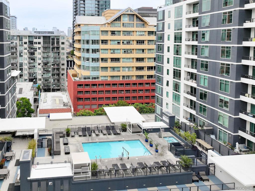 425 W Beech Street - photo 17