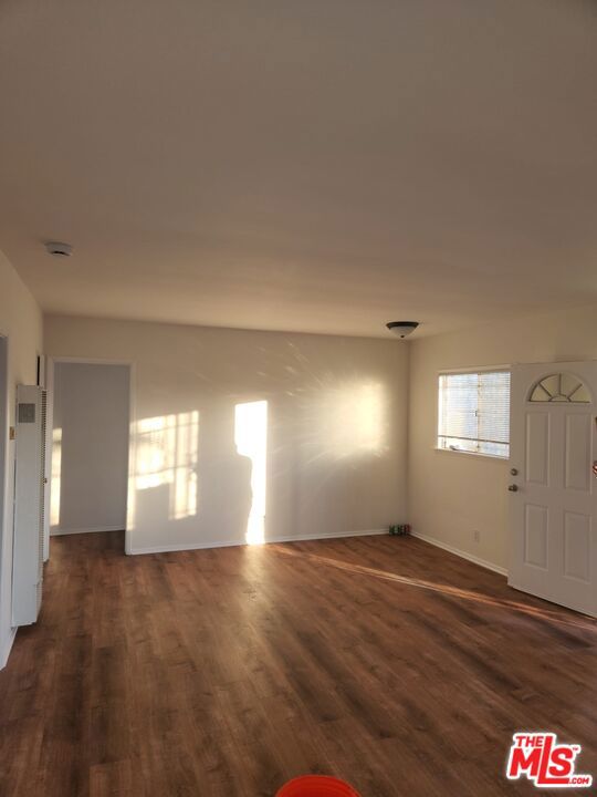 3305 W 21st Street, Los Angeles CA: https://media.crmls.org/mediaz/97916ca0-7a1d-465d-a927-c23f908683de.jpg
