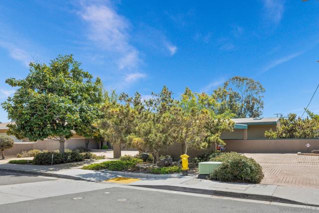 2195 Hayden Way, San Diego CA: https://media.crmls.org/mediaz/97916d27-49ec-4dc9-8cf1-96a120b05af4.jpg