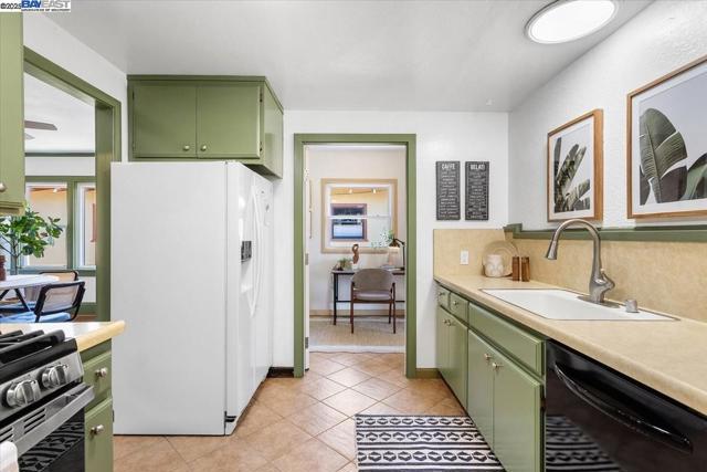 357 Melven Ct, San Leandro CA: https://media.crmls.org/mediaz/9791e146-1d77-4dea-a710-f6de2bd4b466.jpg