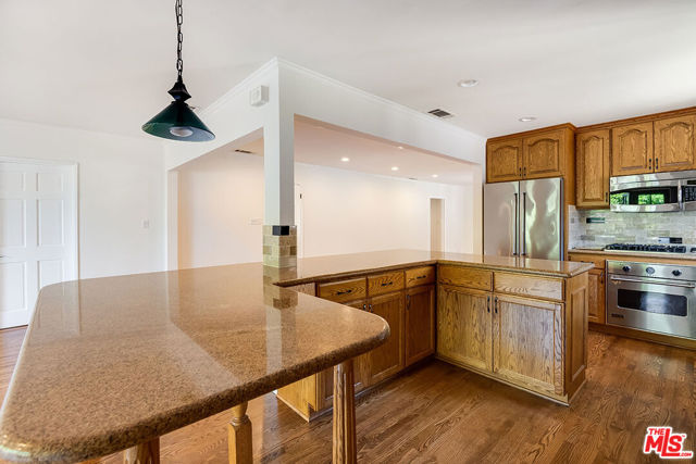 14709 VALLEY VISTA Boulevard photo 8