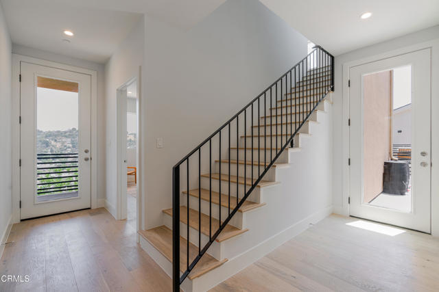 3874 W Point Drive, Los Angeles CA: https://media.crmls.org/mediaz/97920619-eb3b-42bf-9a71-a4863d150f92.jpg