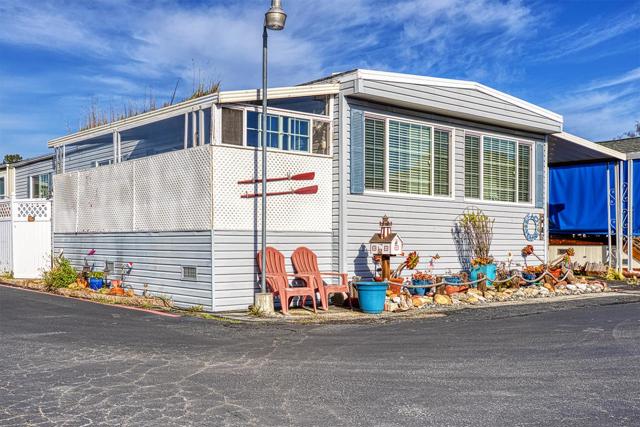 2155 Wharf Rd, Capitola CA: https://media.crmls.org/mediaz/97920947-5aa3-4037-8d1e-068f5ed11e31.jpg