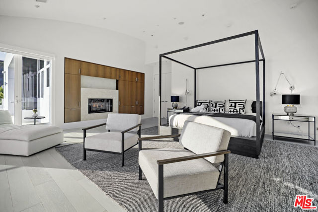 27454 Winding Way, Malibu CA: https://media.crmls.org/mediaz/97927888-6dc7-4300-9c83-31978af7238a.jpg