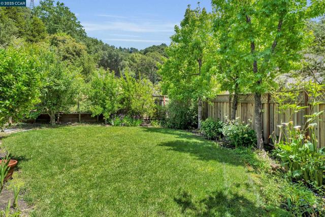 231 Orchard Rd, Orinda CA: https://media.crmls.org/mediaz/97930eba-5f43-43c2-b5ca-046f171e6c32.jpg