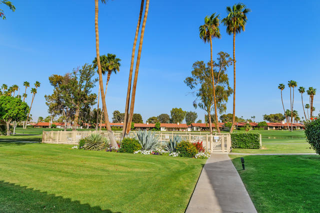 49835 Adelito Drive, La Quinta CA: https://media.crmls.org/mediaz/979336b1-41a4-4d4f-939f-351a0ed9cd91.jpg