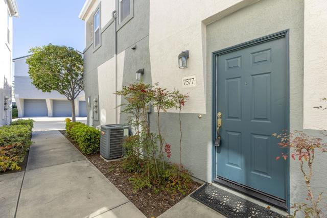 Detail Gallery Image 4 of 27 For 7577 Hazard Center Dr, San Diego,  CA 92108 - 2 Beds | 2 Baths